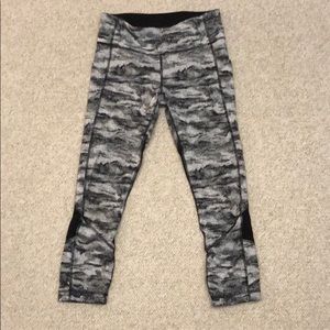 Patterned Lululemon crops, size 6